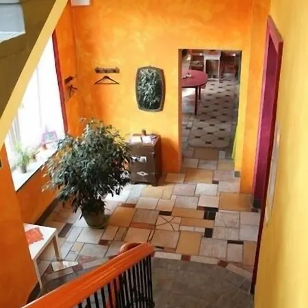 Hostel El *
