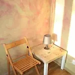 Hostal El *