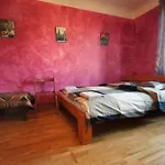 Hostal El *