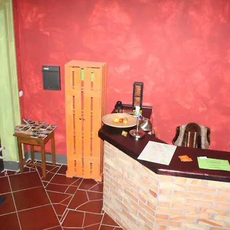 Hostel El *
