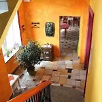 Hostel El *